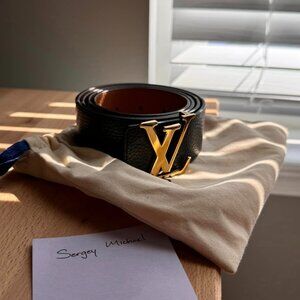 Unworn 100% Authentic Louis Vuitton Reversible Belt Size 105 w/ Dustbag